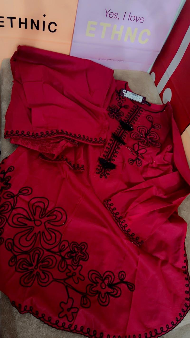 Mehroon lawn 2pc embroidered 