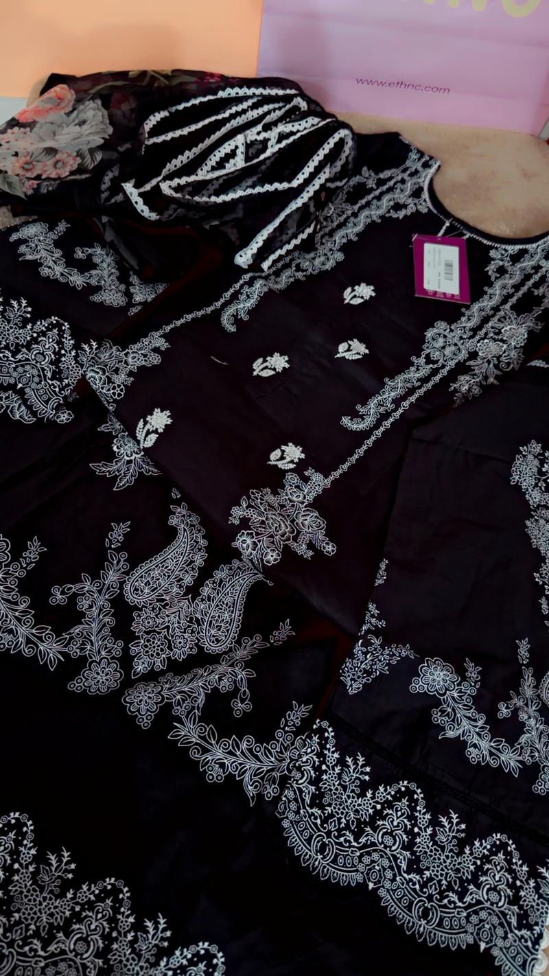 6250 3pc lawn embroidery 