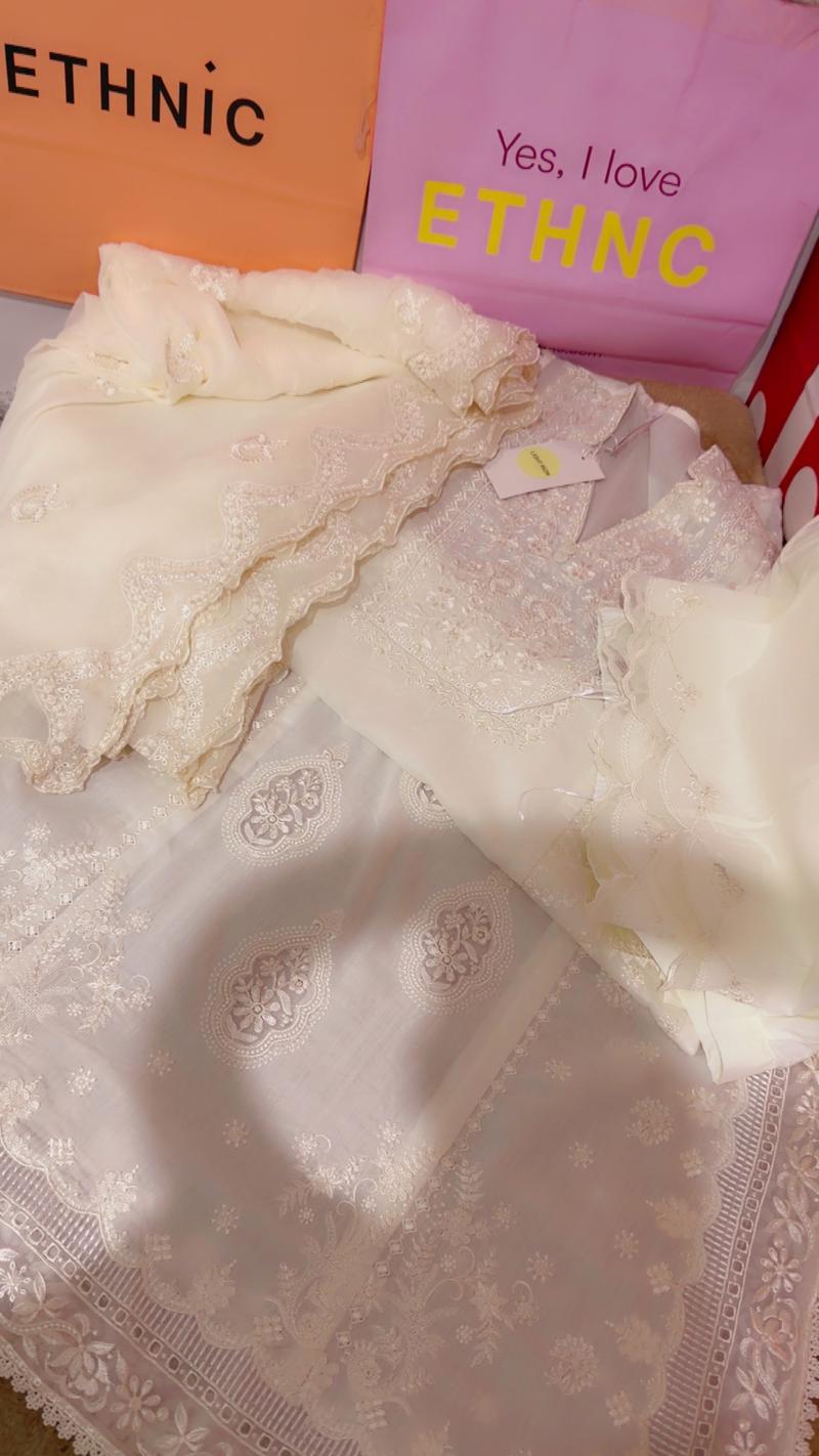 Ethnc 3pc white on white 11500