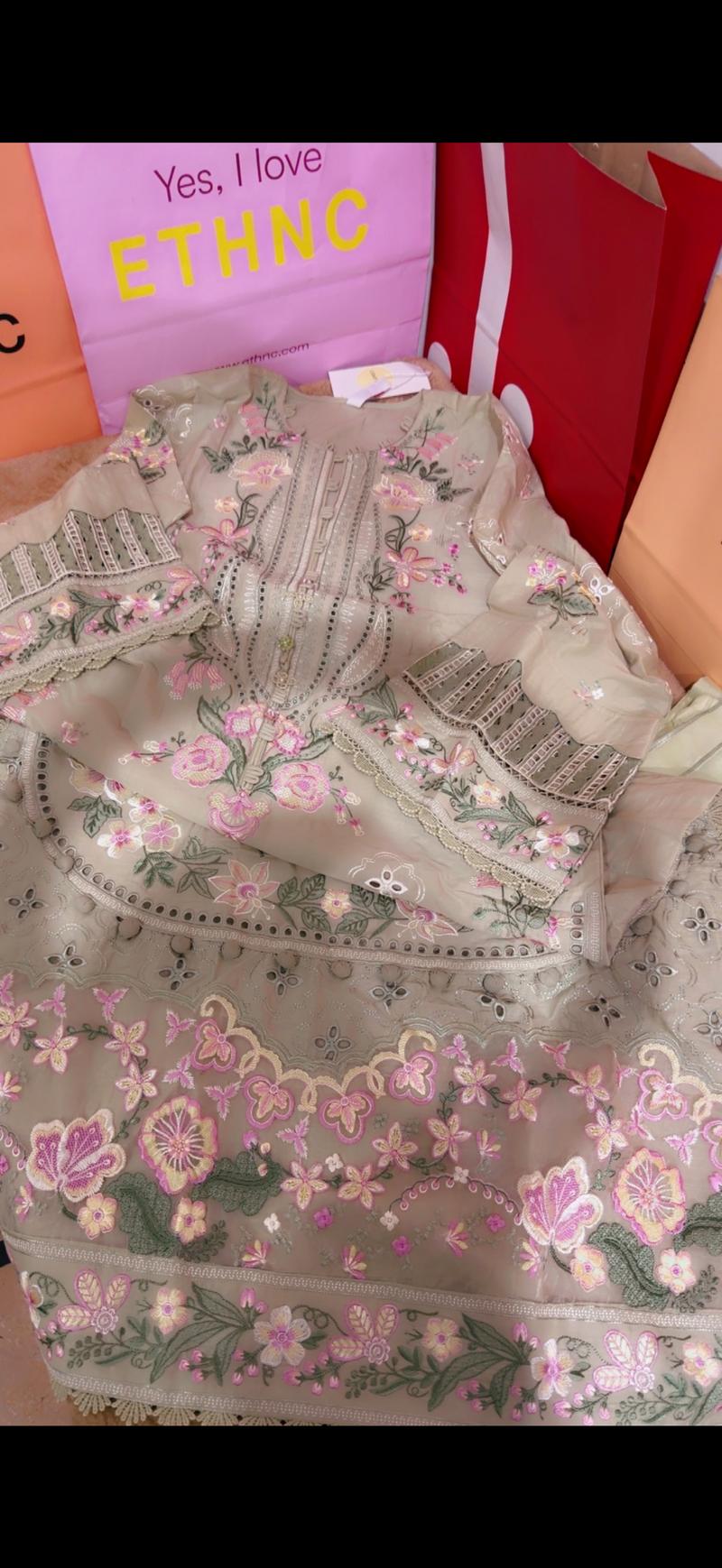Ethnic pista 