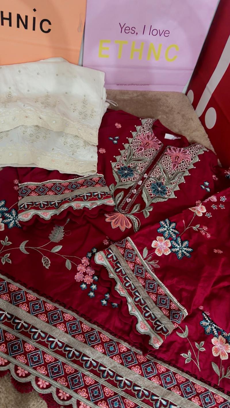 Red 2pc Ethnc large 7950