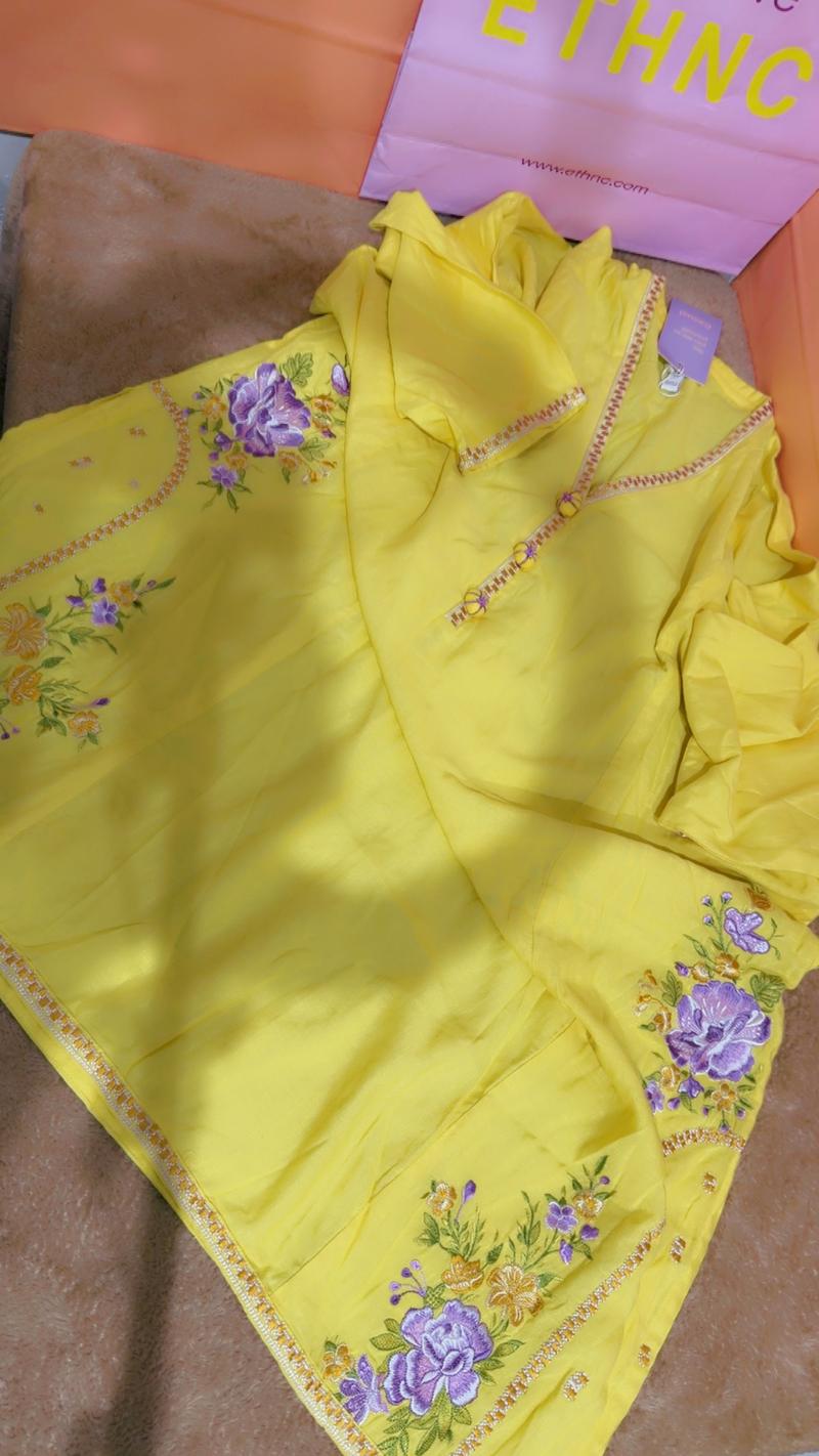 Yellow embroidery shirt 